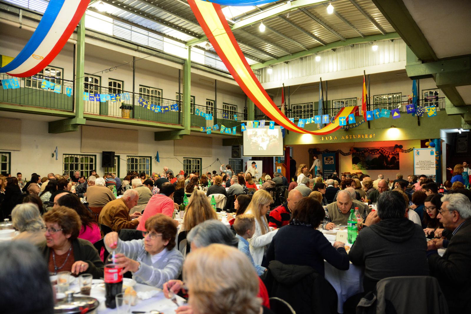 Gran participación de la comunidad en la Fiesta del Día de Asturias y la Virgen de Covadonga.